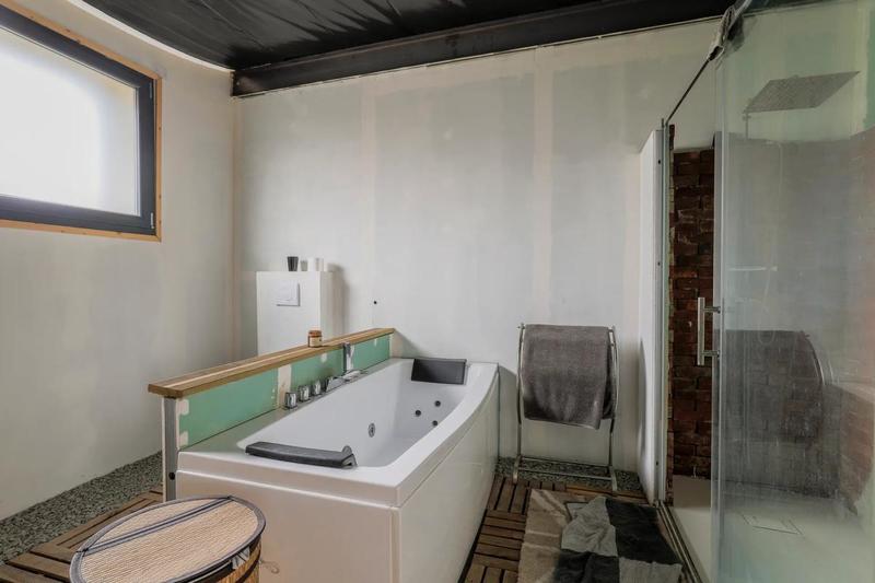 Maison - 250 m² - 7 pièces