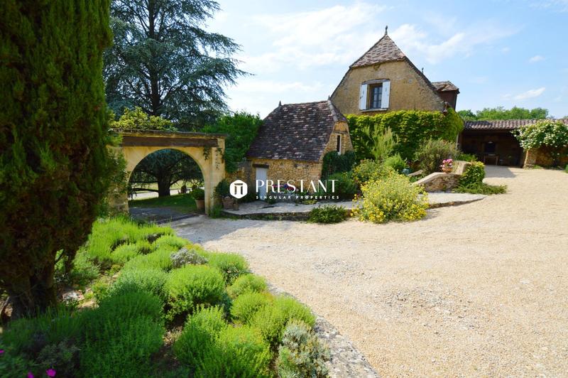 Propriété - 287 m² - 13 pièces