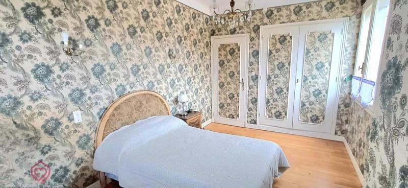 Maison - 263 m² - 9 pièces