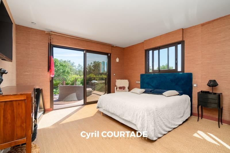 Maison - 222 m² - 7 pièces