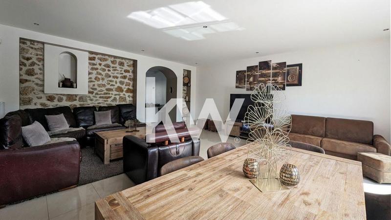 Maison - 251 m² - 9 pièces