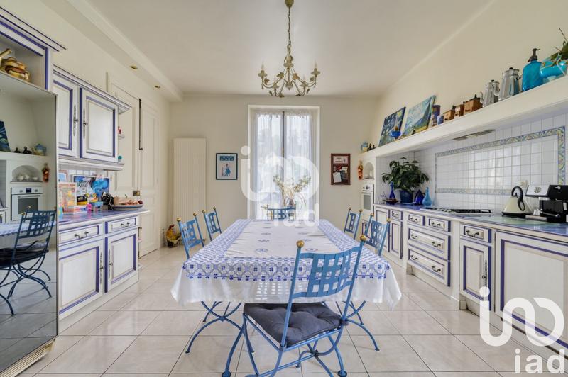 Maison - 323 m² - 11 pièces