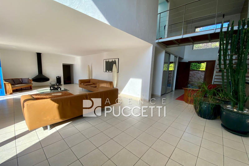 Demeure - 230 m² - 8 pièces