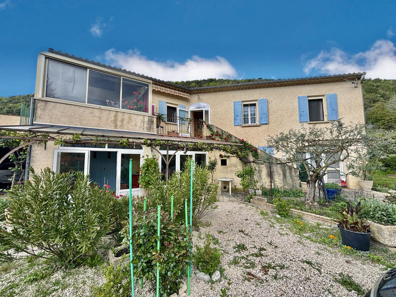 Maison - 204 m² - 8 pièces