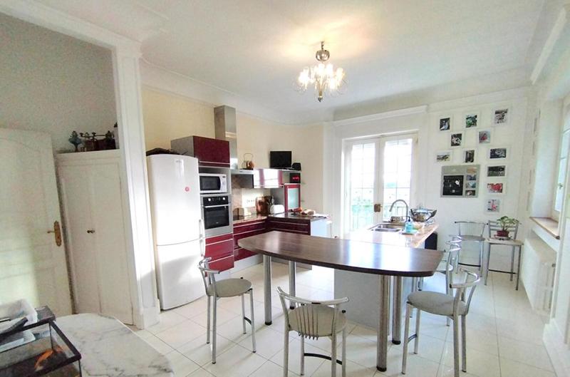 Demeure - 316 m² - 9 pièces