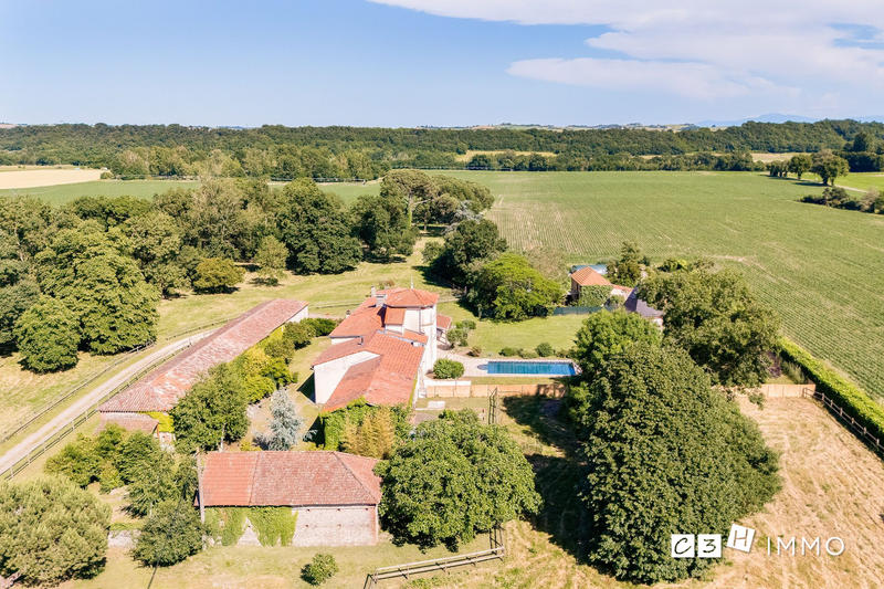 Château - 520 m² - 12 pièces