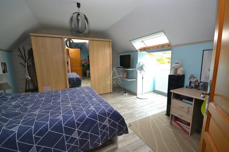 Maison - 235 m² - 10 pièces