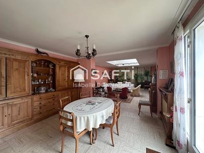 Maison - 201 m² - 7 pièces