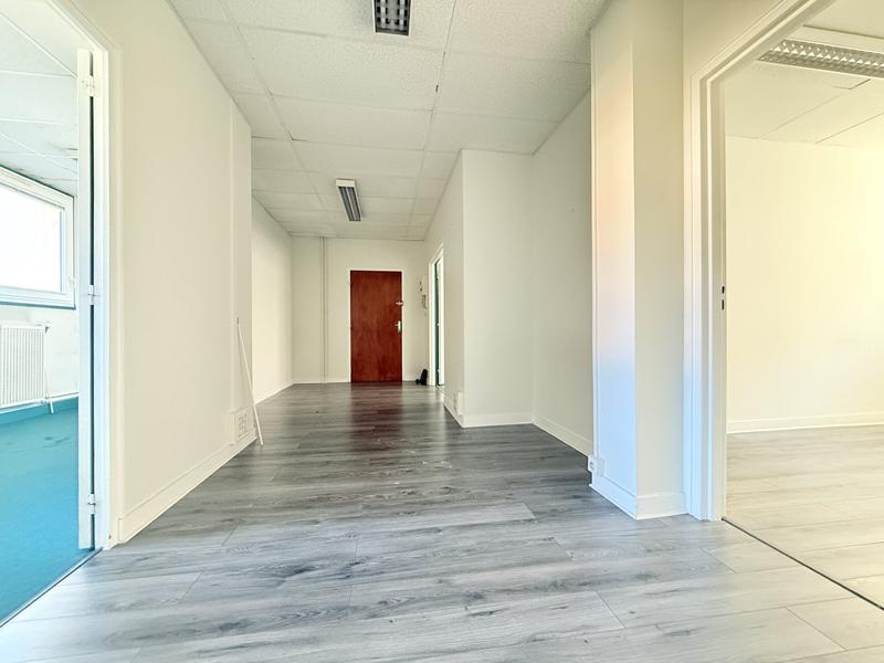 Local d'activités - 84 m² - 5 pièces