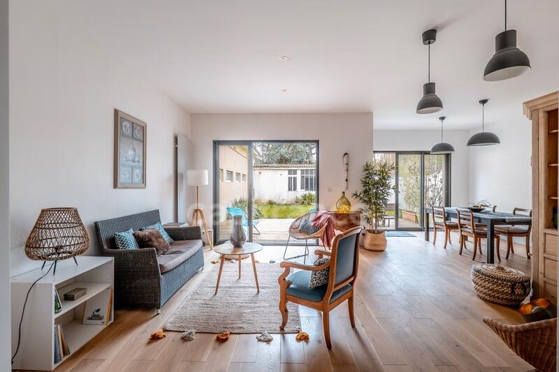 Maison - 210 m² - 9 pièces