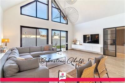 Maison - 182 m² - 8 pièces