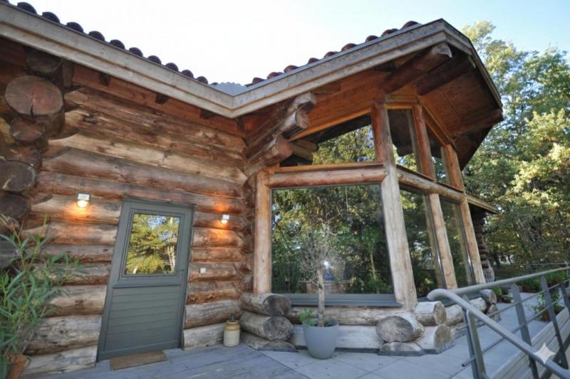 Propriété - 360 m² - 8 pièces