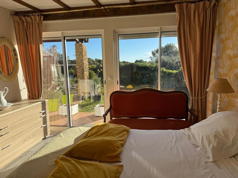 Maison - 1 400 m² - 5 pièces