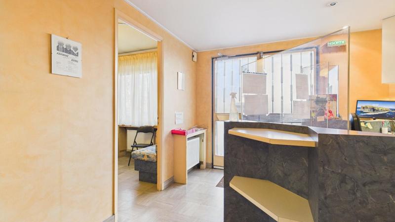 Local d'activité / Entrepôt - 105 m² - 7 pièces