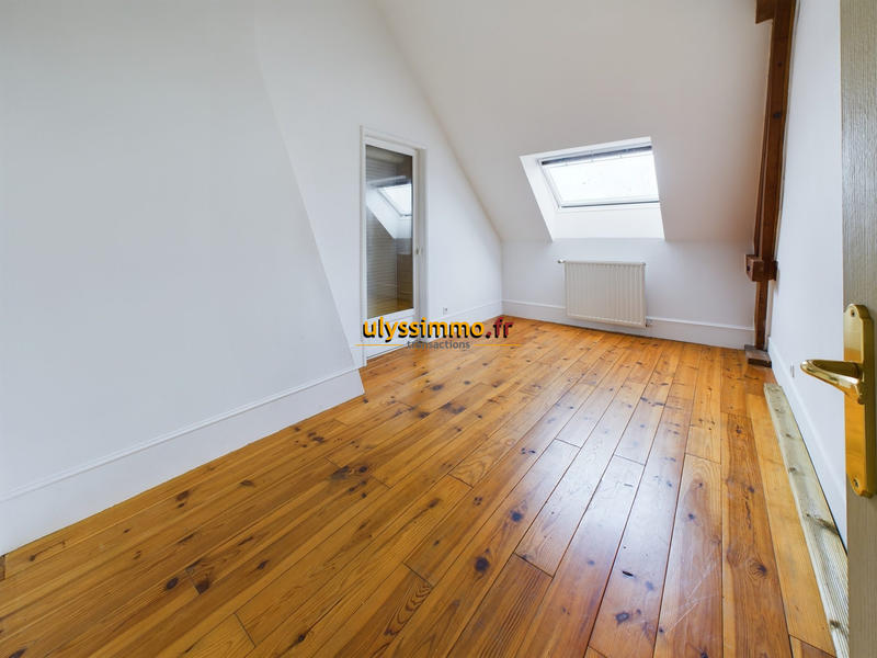 Maison - 177 m² - 9 pièces
