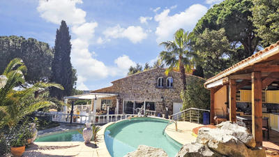 Villa - 439 m² - 8 pièces