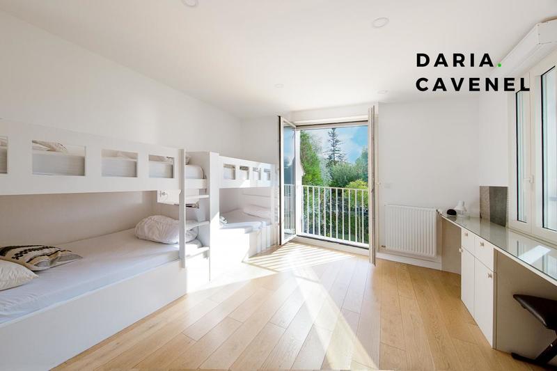 Pavillon - 250 m² - 7 pièces