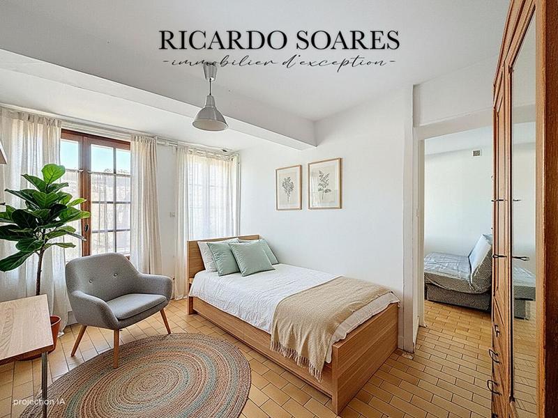 Propriété - 257 m² - 10 pièces