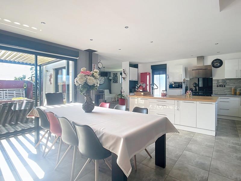 Maison - 121 m² - 5 pièces