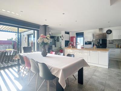 Maison - 121 m² - 5 pièces