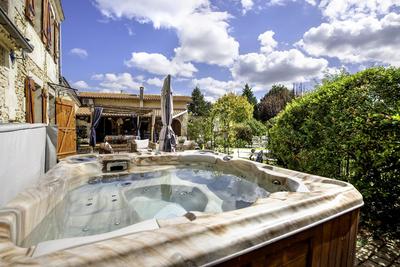 Maison - 260 m² - 8 pièces