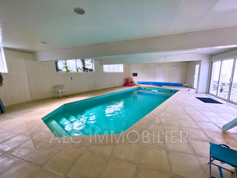 Propriété - 174 m² - 7 pièces