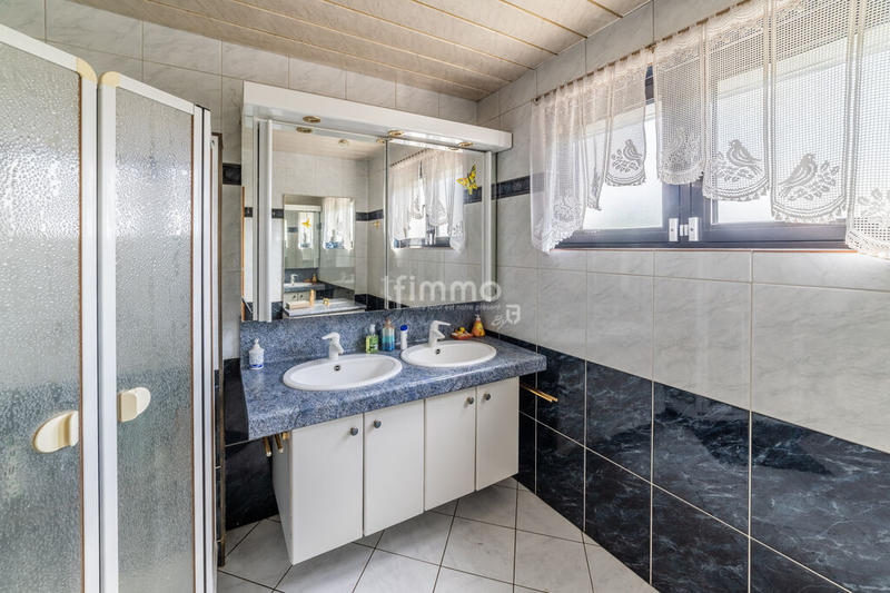 Maison - 213 m² - 7 pièces