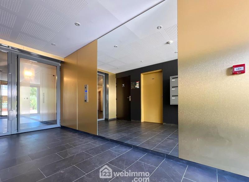 Appartement - 100 m² - 5 pièces