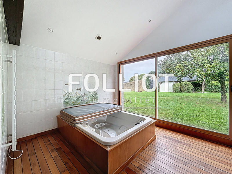 Maison - 201 m² - 7 pièces