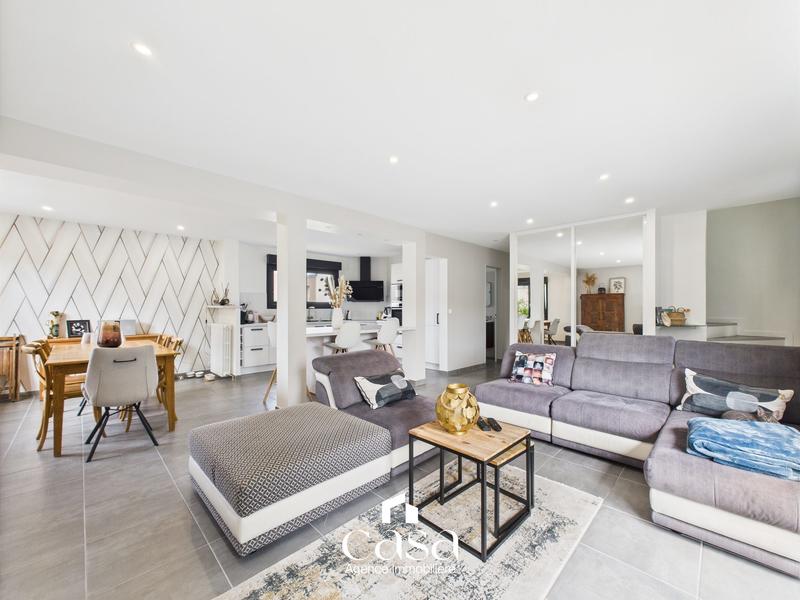 Maison traditionnelle - 208 m² - 9 pièces