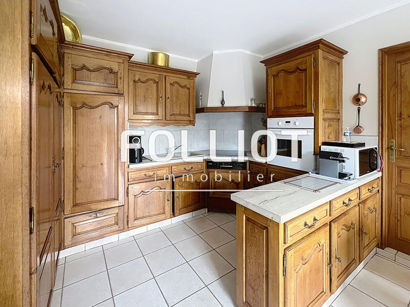 Maison - 208 m² - 10 pièces