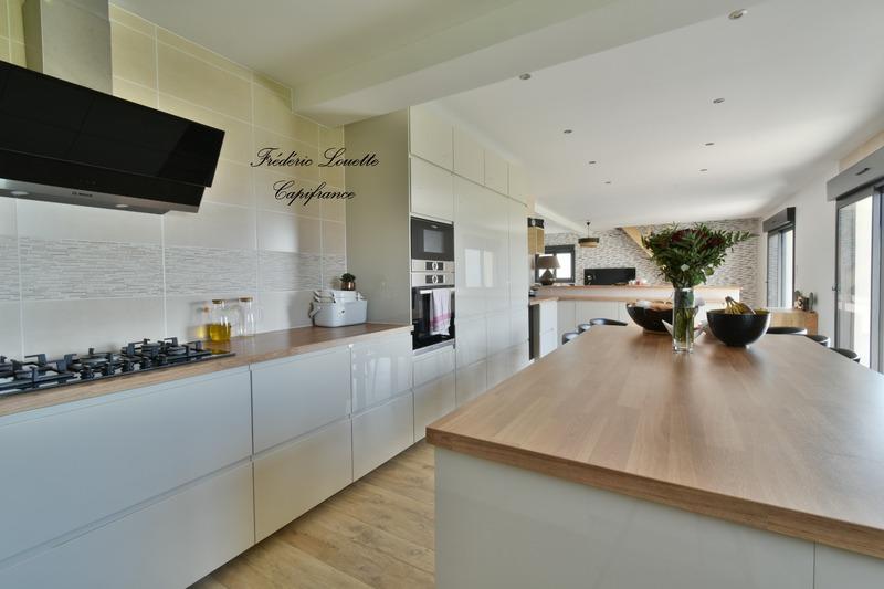 Maison - 230 m² - 7 pièces