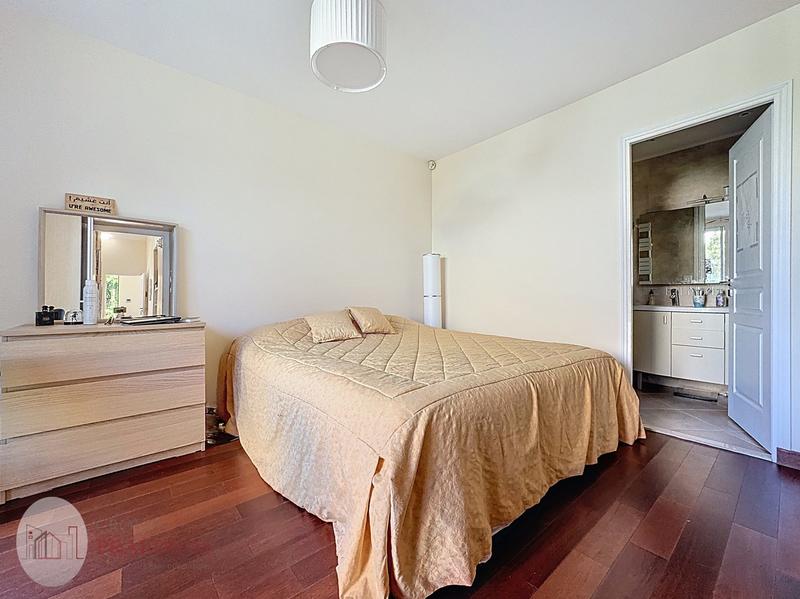 Maison - 203 m² - 9 pièces