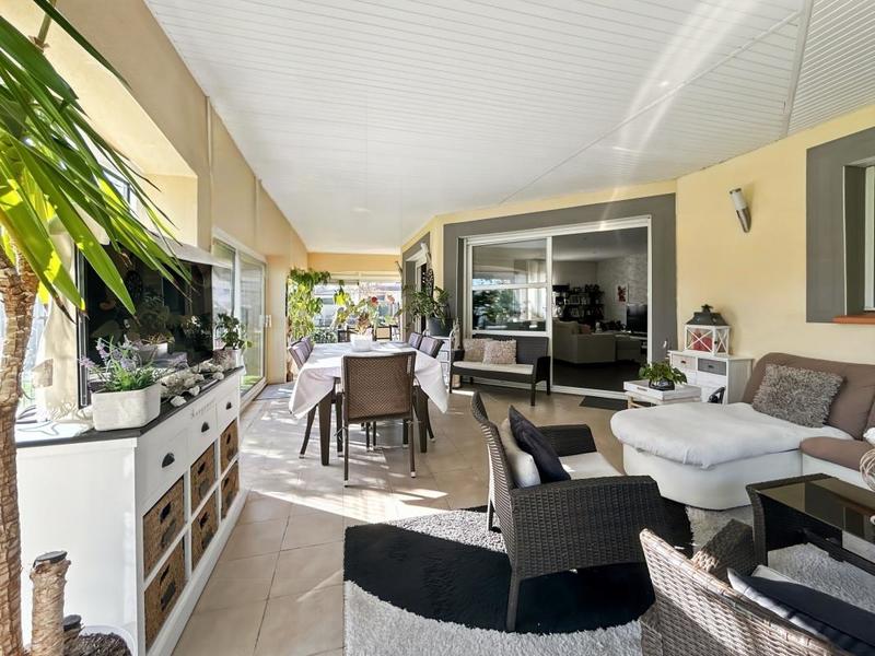 Maison - 238 m² - 8 pièces