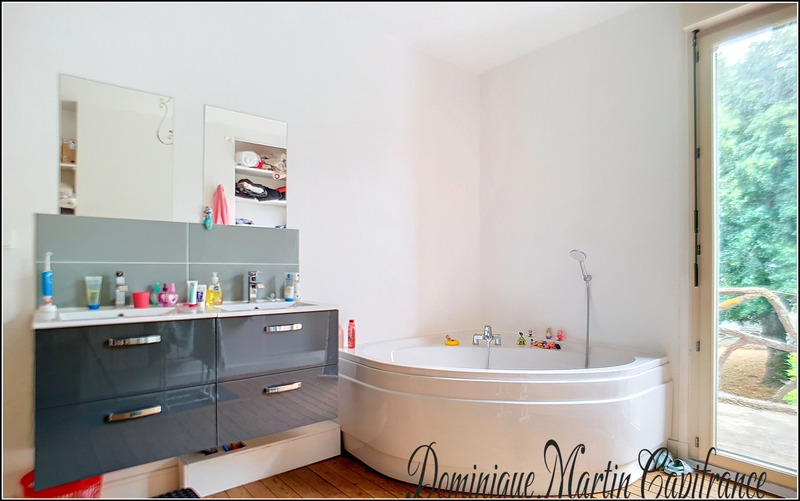 Maison - 218 m² - 10 pièces