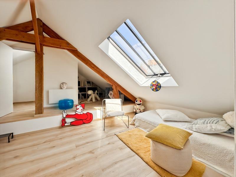 Maison - 300 m² - 8 pièces