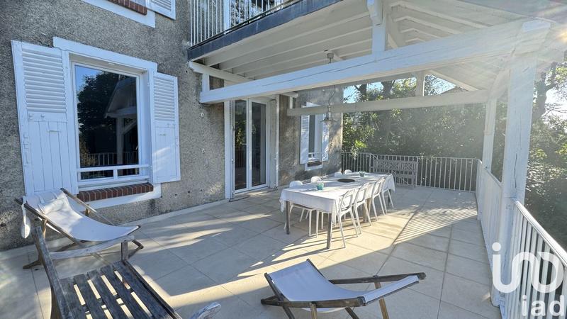 Maison - 261 m² - 12 pièces