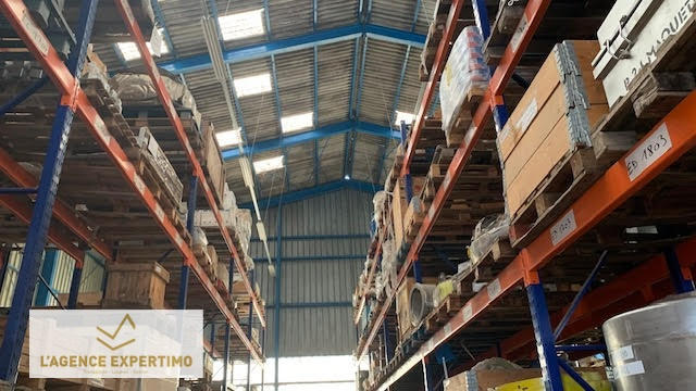 Entrepôt - 1 100 m²