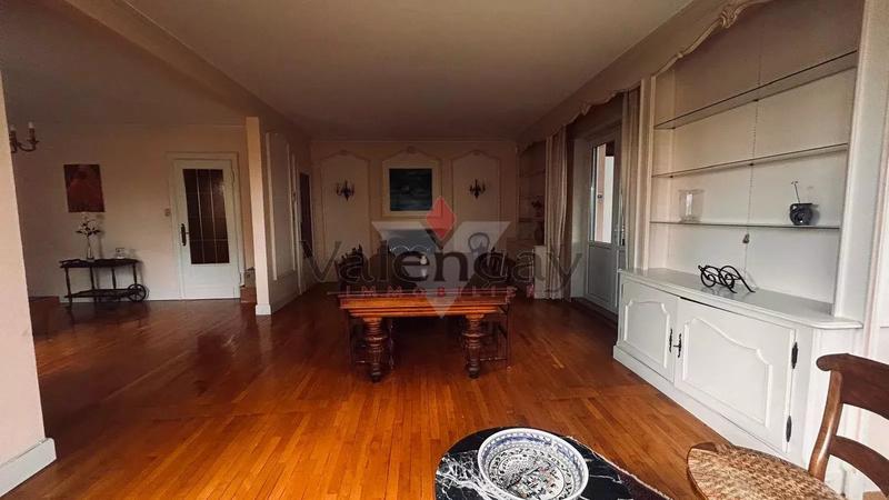 Maison - 215 m² - 8 pièces