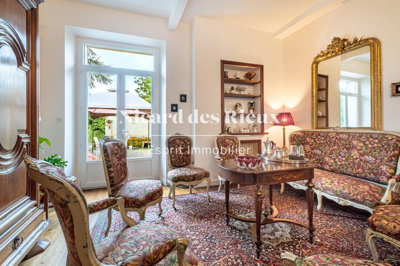 Maison - 264 m² - 10 pièces