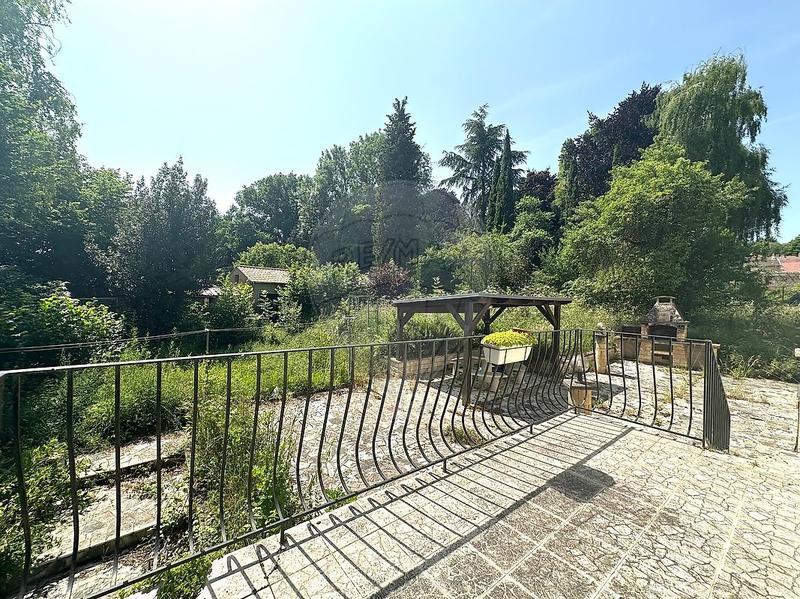 Maison - 181 m² - 9 pièces