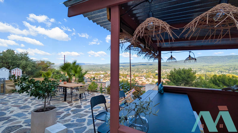 Maison - 102 m² - 4 pièces