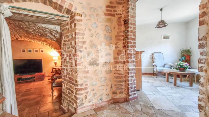 Mas - 200 m² - 12 pièces