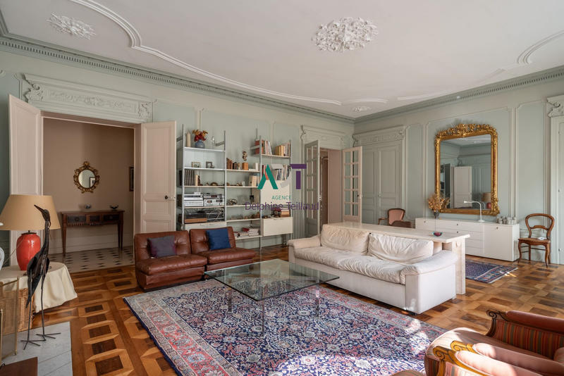 Appartement - 223 m² - 6 pièces