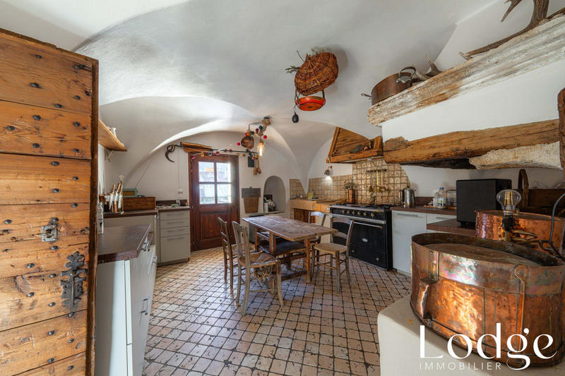 Maison - 440 m² - 12 pièces