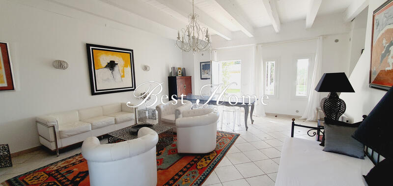 Mas - 645 m² - 23 pièces