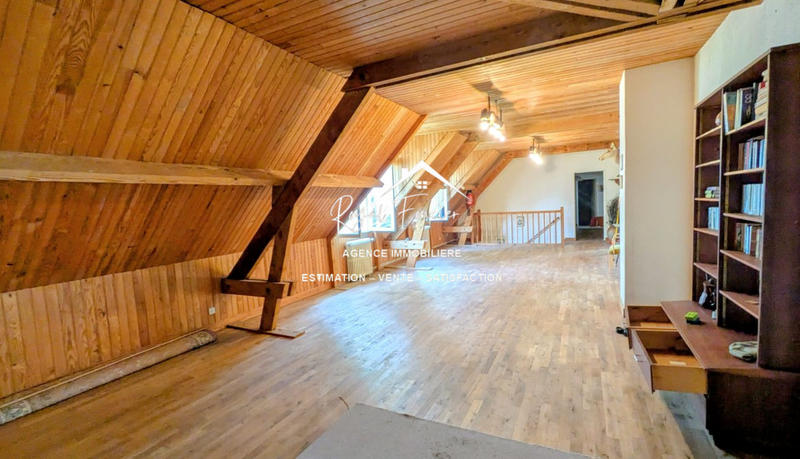 Maison - 317 m² - 10 pièces