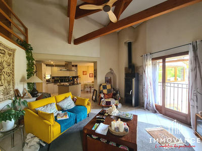 Appartement - 93 m² - 5 pièces