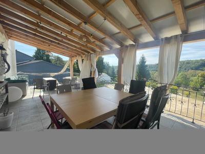 Maison - 212 m² - 10 pièces