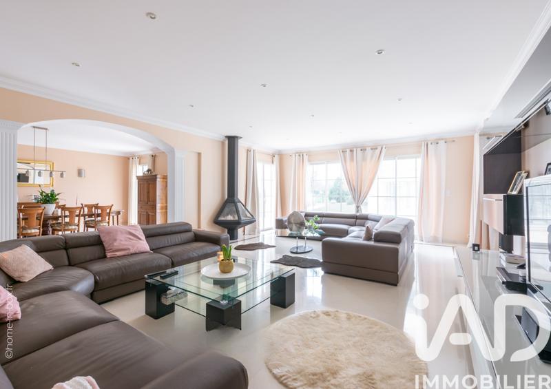 Maison - 740 m² - 15 pièces